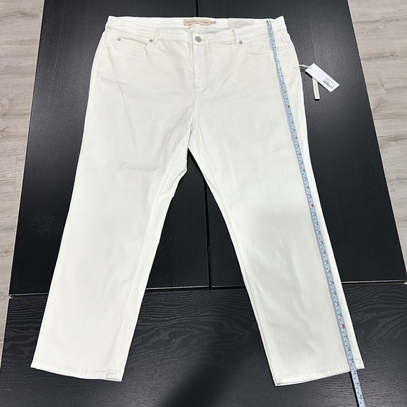 Soft Surroundings Ultimate Denim Straight Leg Jeans in Pearl Ivory Color - 22W - Picture 4 of 9